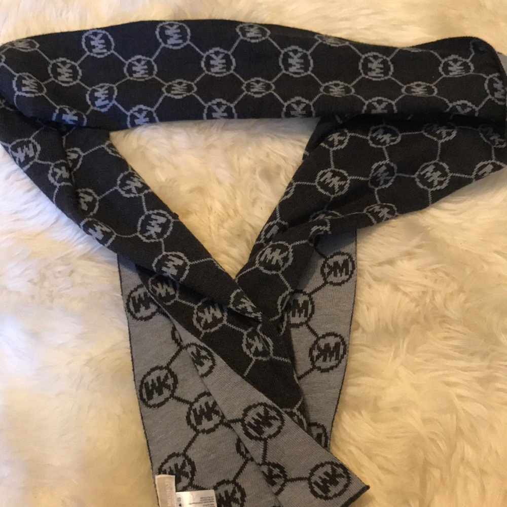 Michael Kors Scarf Reversible